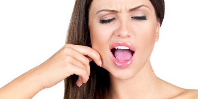 Yüzdeki Deri Altındaki Şişlik