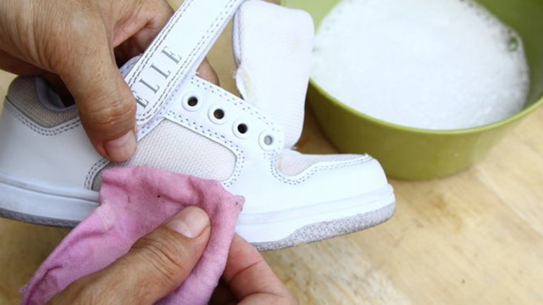 Ayakkabıdan Çimen Lekesi Nasıl Çıkar?