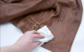 Deri Ceketten Ter Kokusu Nasıl Giderilir?