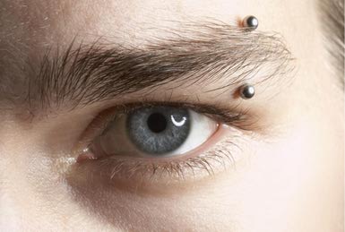 Kaş Piercingi Nasıl Çıkar?