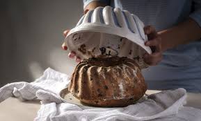 Kek Kalıptan Sıcakken mi Çıkarılır?