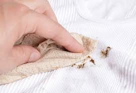 Kumaştan Etiket Yapışkanı Nasıl Çıkarılır?