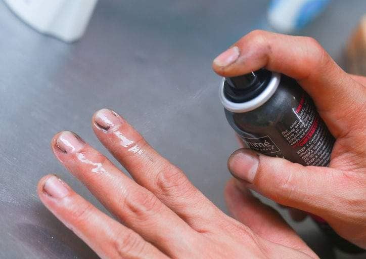Saç Boyası Elden ve Tırnaktan Nasıl Çıkar?