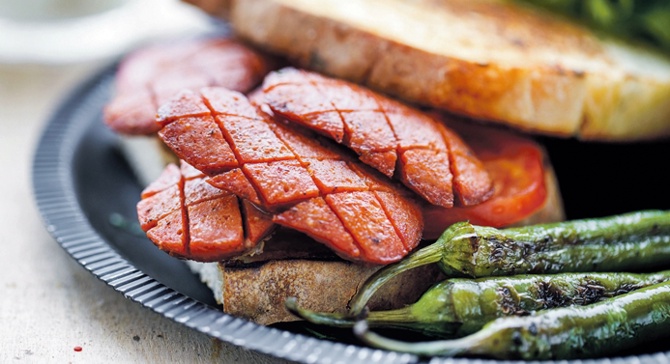 Sucuk Kokusu Nasıl Geçer?