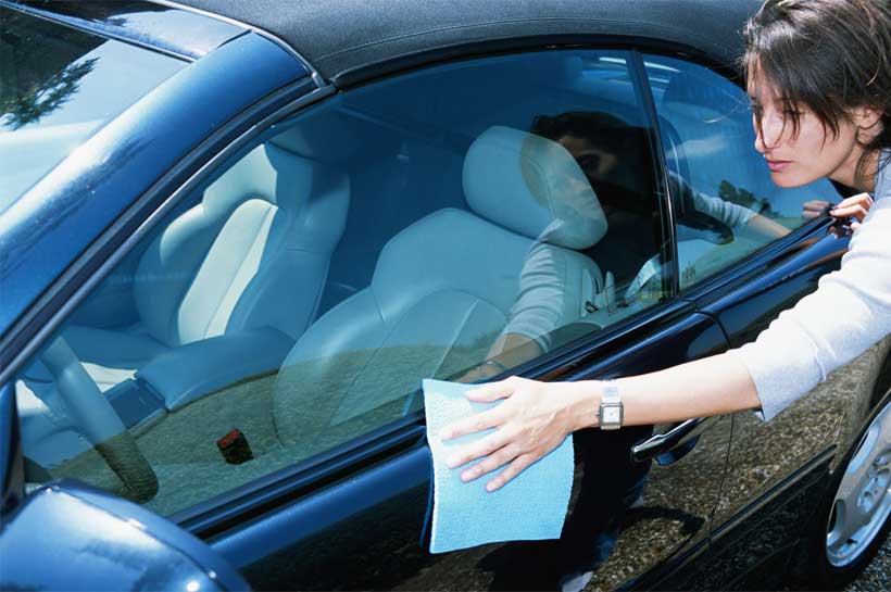 Arabadaki Sakız Lekesi Nasıl Çıkar?