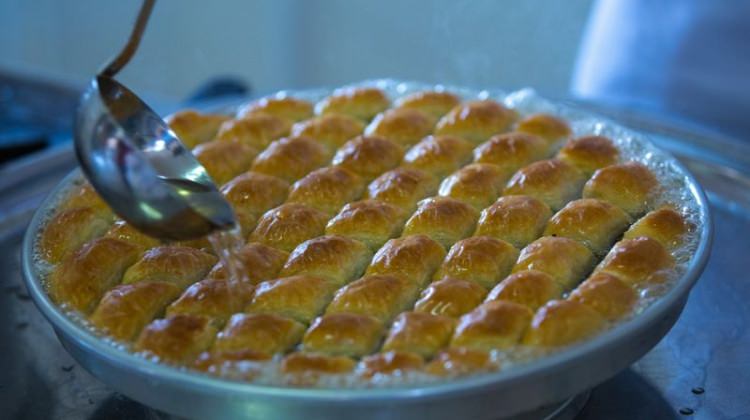 Baklava Şerbeti Ne Zaman Dökülür?