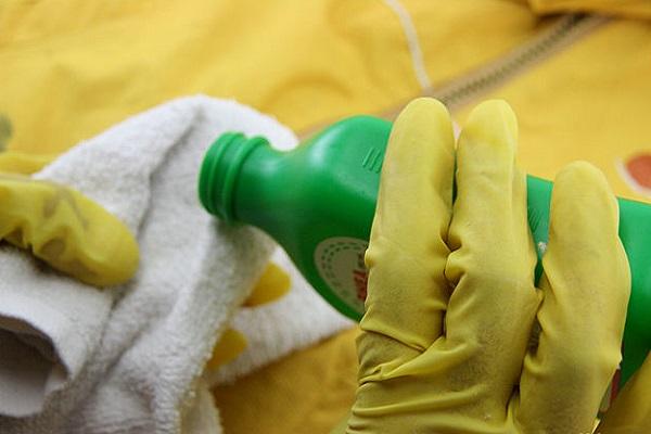 Yapışkan Bant Artıkları Nasıl Temizlenir?