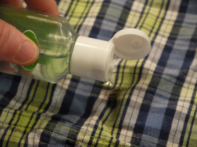 Kumaştan Çam Sakızı Lekesi Nasıl Çıkar?